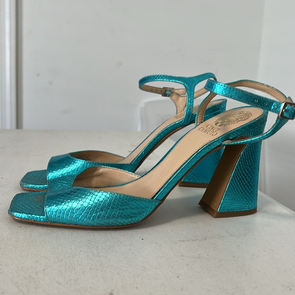 VINCE CAMUTO Roellan Ankle Strap  Blue Sandal Size 9.5 EVENING JADE FLASH SNAKE